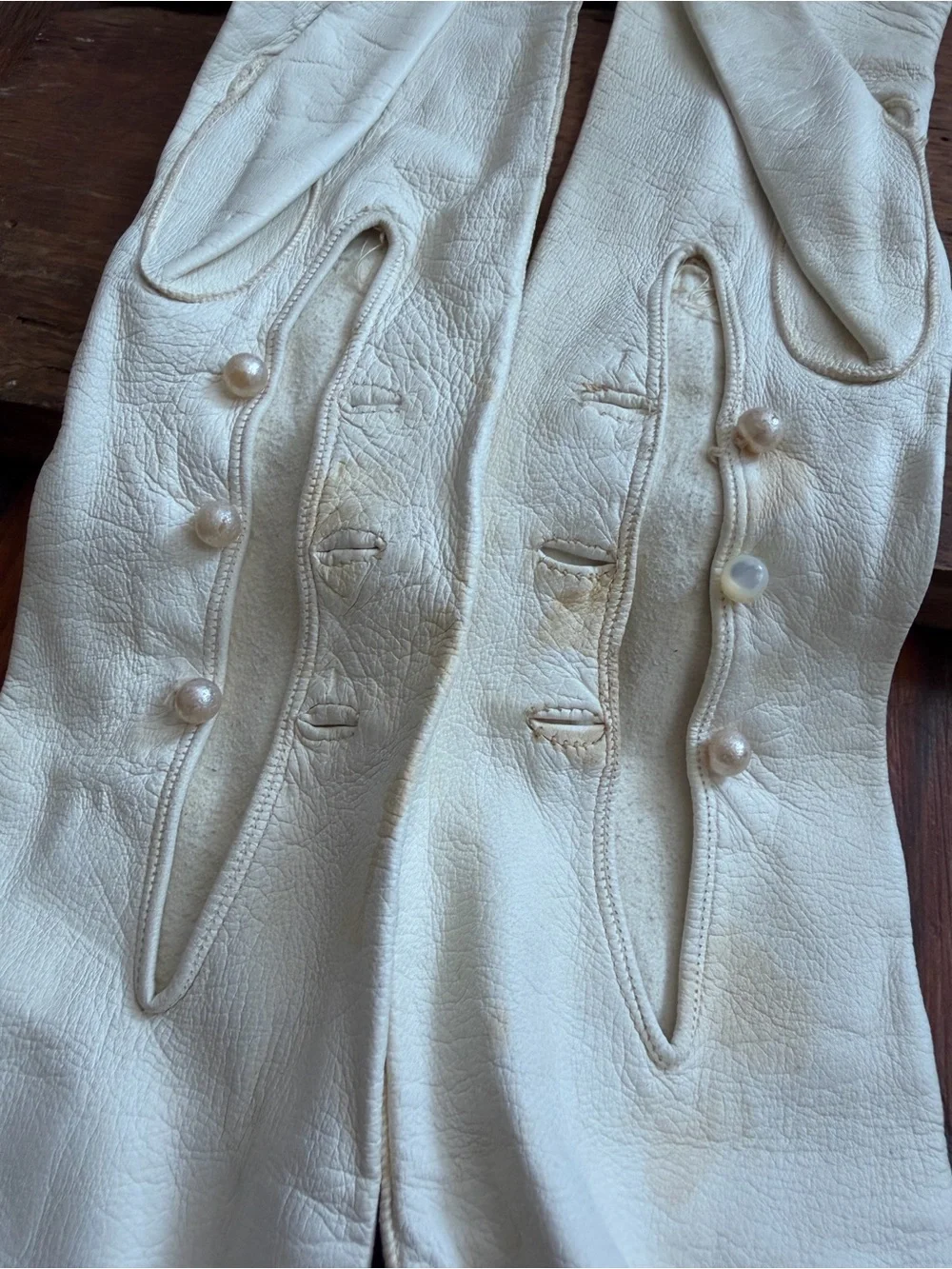 Vintage early 19th c white kid leather mousquetaire opera gloves 2 pairs